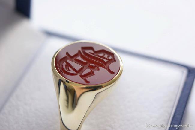 Classic monogram gold ring carnelian