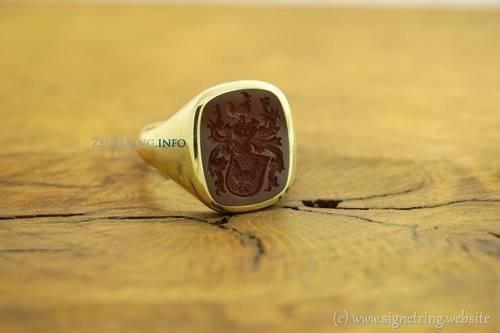 Signet stone ring crest engraved signetring gold rings